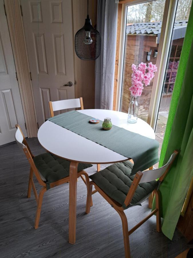 Chalet 15 "De Tien Heugten" Vakantiepark Schoonloo المظهر الخارجي الصورة